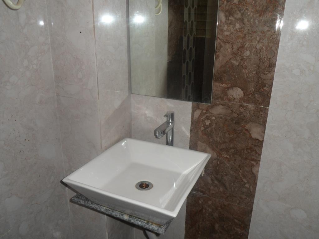 Hotel Canada Palace Batwa Екстер'єр фото